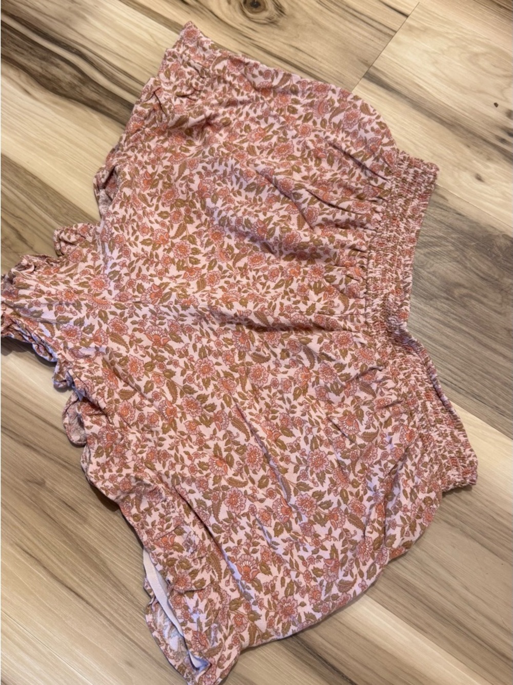 American Eagle Pink and Olive Floral Smocked ruffle bottom shorts medium - Picture 5 of 5